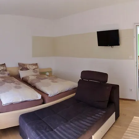 Ferienwohnung Avida Apartman